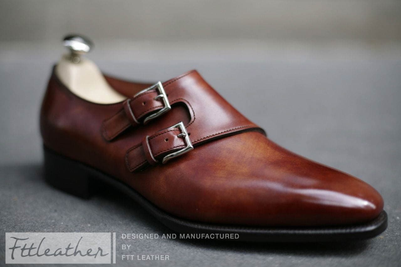 Khám phá sức hút đặc biệt với cánh mày râu của giày Monk Strap