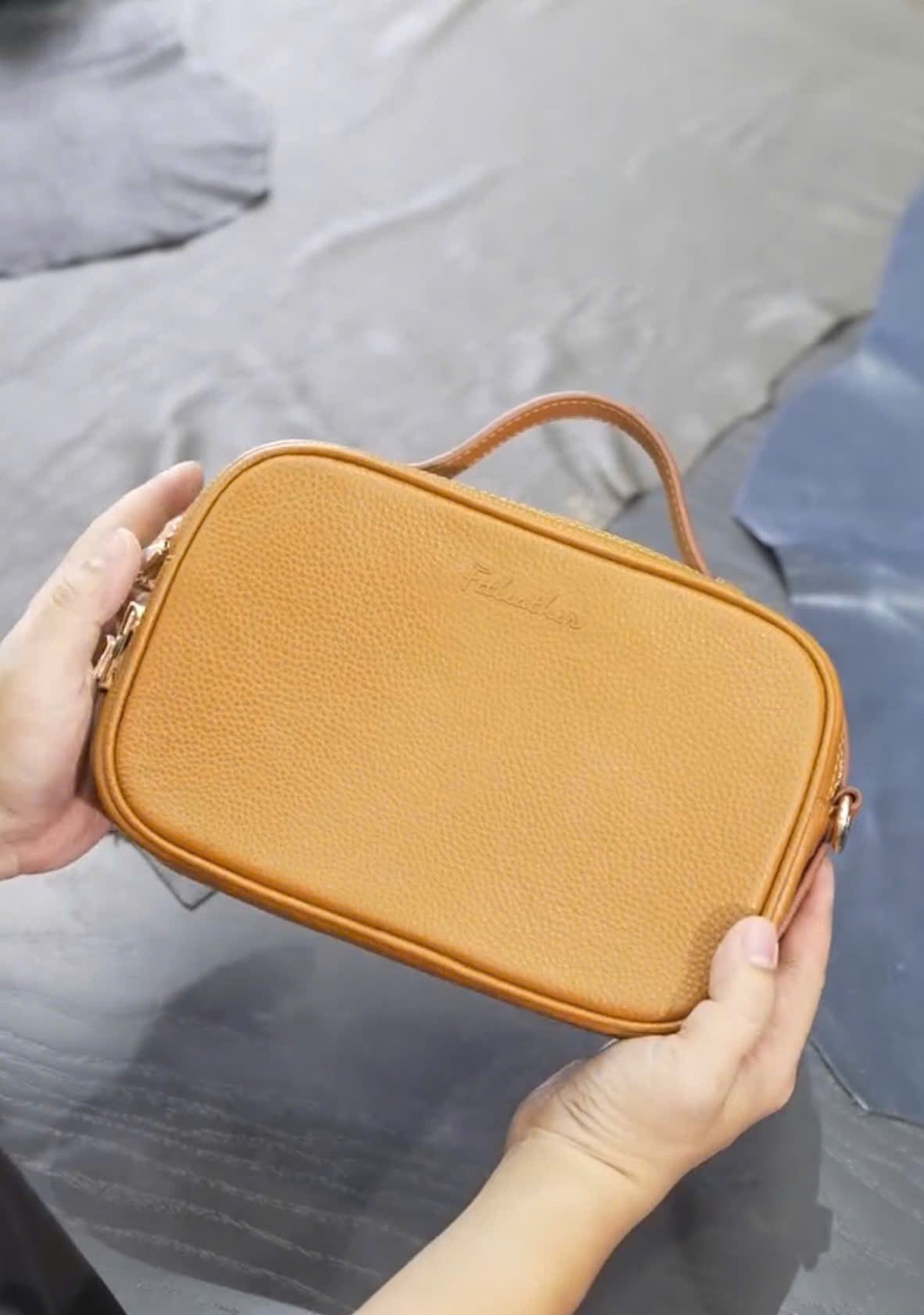 Túi da nam cao cấp dáng Golf FTT Leather chất liệu da bò vân hạt thiết kế cầm tay kết hợp đeo chéo