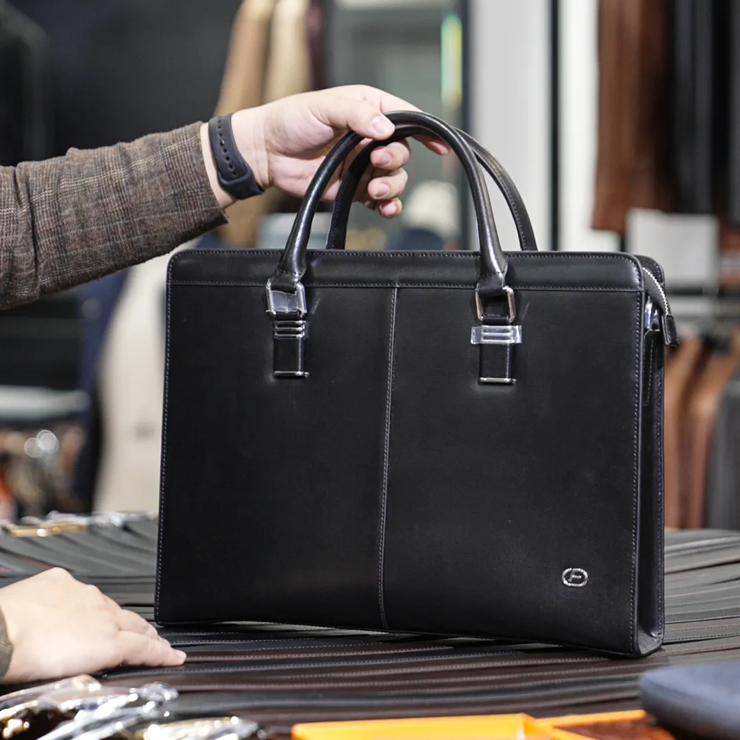Cặp nam dáng đứng có khóa dọc da bò Taiga màu đen FTT Leather - T097TG-BL